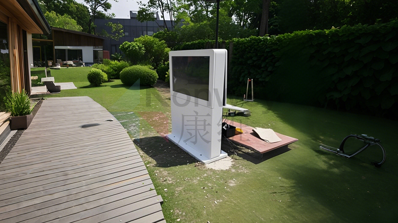 戶外廣告機：構(gòu)筑國防安全信息交互與宣傳的堅固防線