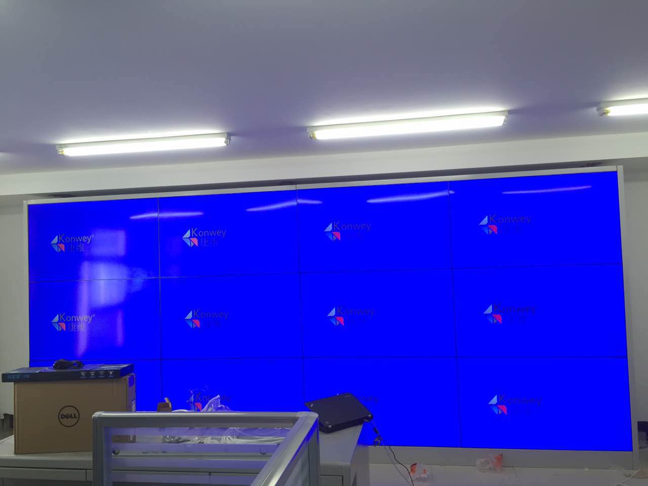 液晶拼接屏安裝測(cè)試