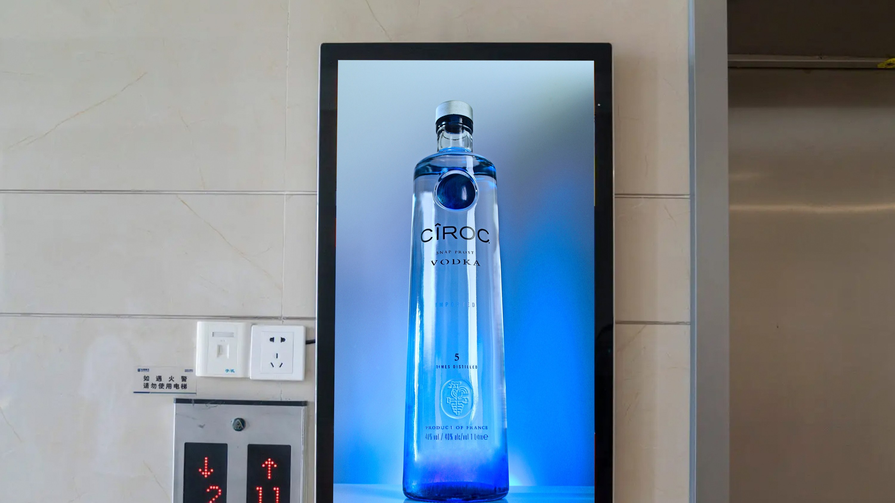 康維產(chǎn)品解答：壁掛式液晶廣告機安裝應(yīng)該注意的細節(jié)！