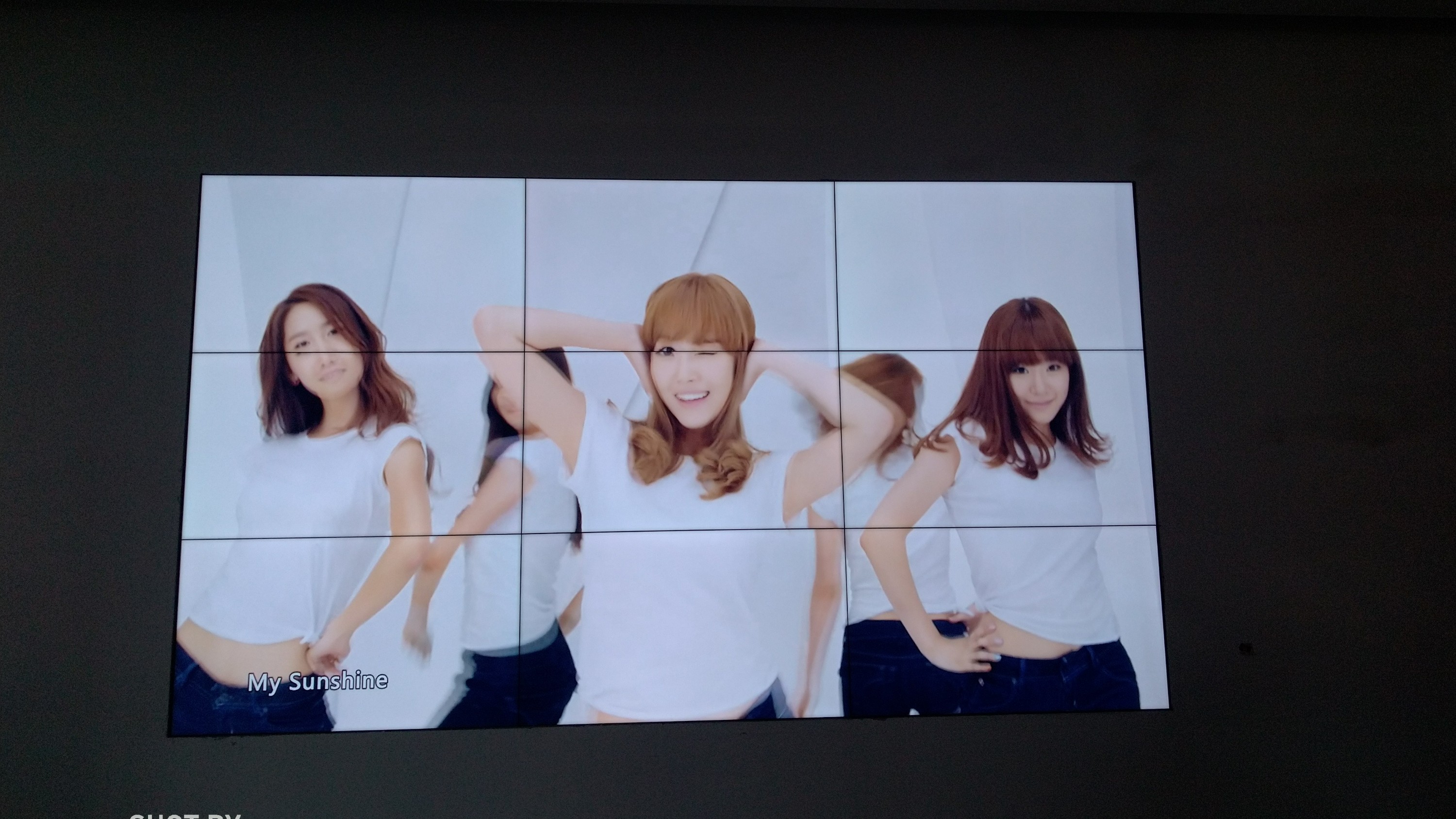 如東雙逸國電辦公室3x3 55寸1.7mm液晶拼接屏案例！