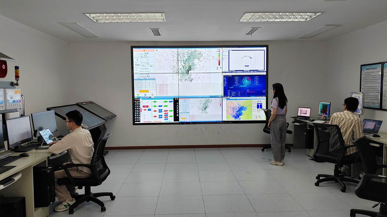 康維偉業(yè) 55 寸拼接屏助力南京某小區(qū)監(jiān)控室升級，科技賦能社區(qū)安全管理?